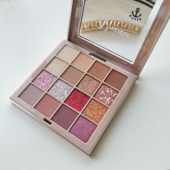 Nuview Cosmetics Rose Eyeshadow Palette 16 Colors - Picture 1 of 4